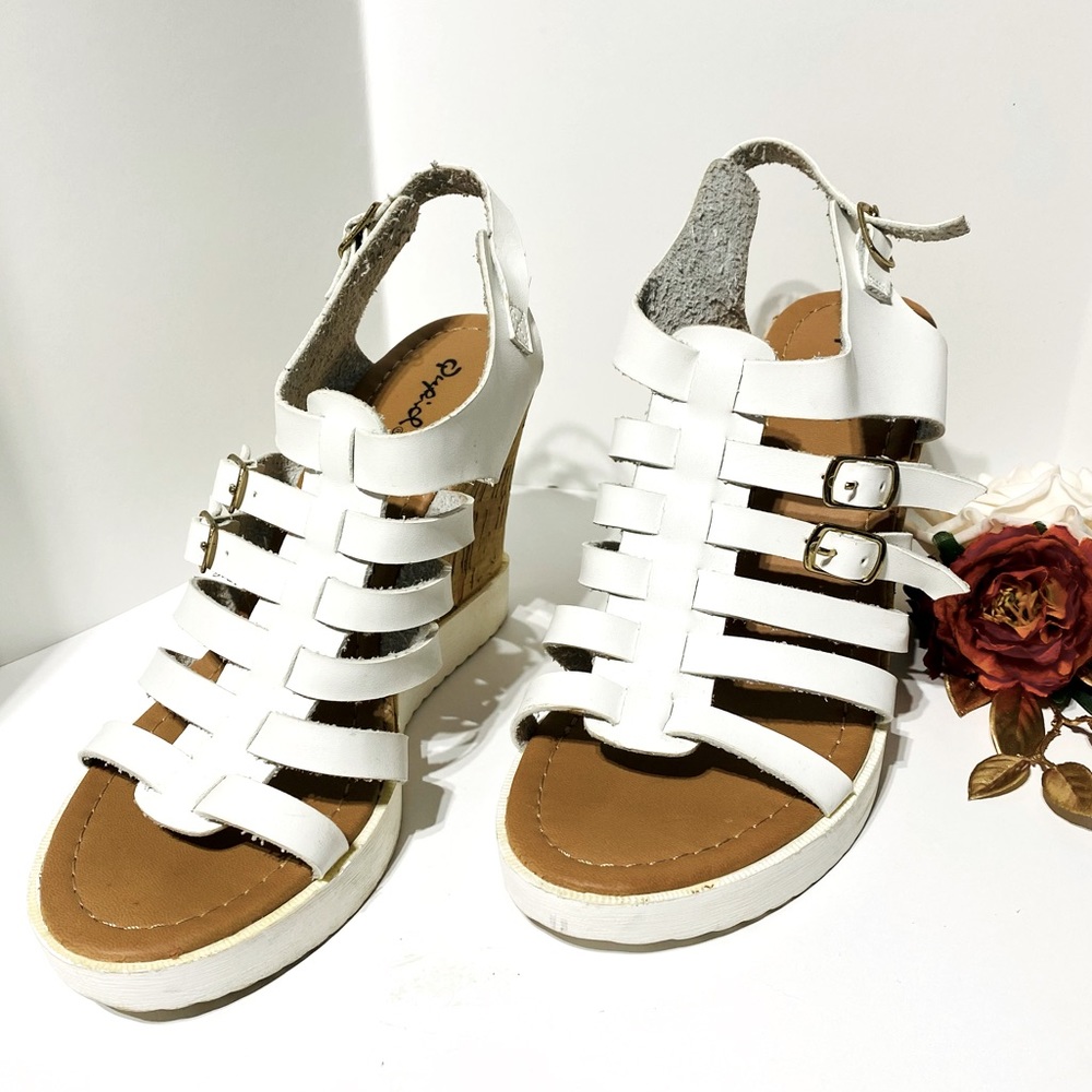 Qupid Happa Women's Wedge Platform Heels White Sandals, Size 9.0 NWOT